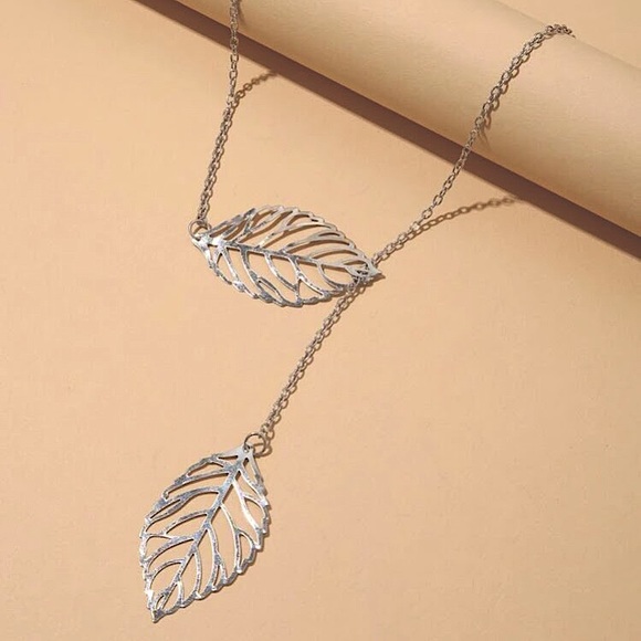 ⚜️[𝟯/$𝟭𝟴]⚜️NEW 2 Large Leaves Dangly Necklace - Picture 12 of 16